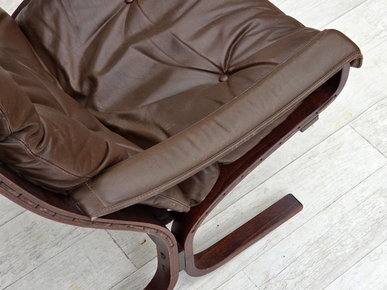 Image 1 of 1970, Noors ontwerp van Ingmar Relling voor Westnofa, model "Siesta" met armleuningen.