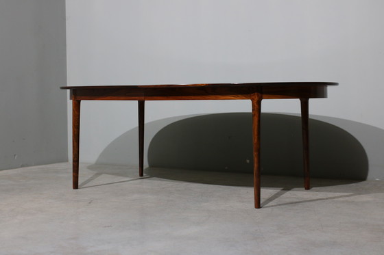 Image 1 of Table à manger ovale extensible en bois de rose par Niels O. Møller