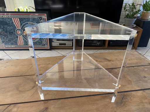 Triangular plexiglass/Altuglas side table, vintage David Lange style, 1970s