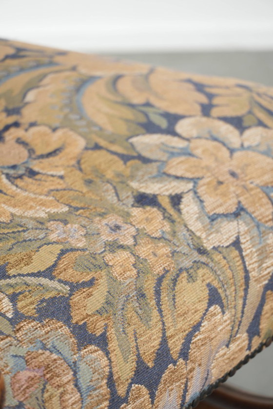 Image 1 of Sierlijke antieke eikenhouten fauteuil/ bijzet/ bureaustoel met een luxe dikke stof met bloemen motieven