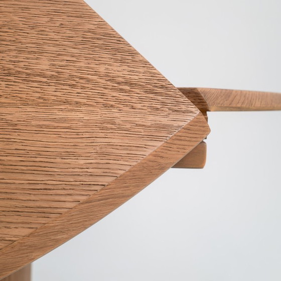 Image 1 of TABLE ROUND/SQUARE QUAD0 Natural Oak – Simple Table, Amazing Function