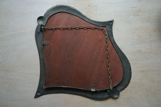 Image 1 of Espejo de cobre martillado de la Escuela de Ámsterdam, década de 1930.