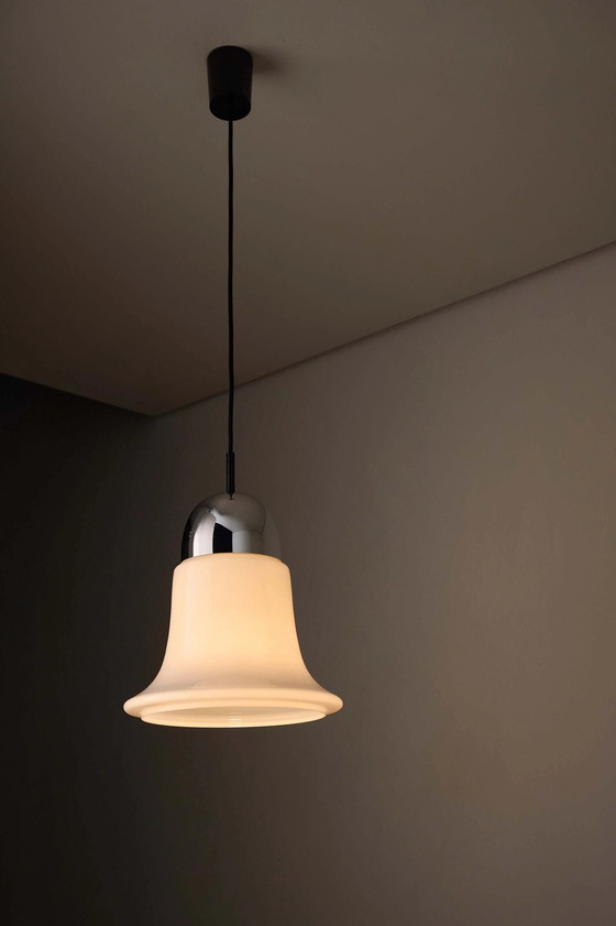 Suspension Cloche Mid-Century en Verre Opalin et Chrome par Cosack, Cosack Leuchten, Plafonniers, Blanc (photo 4 sur 6)