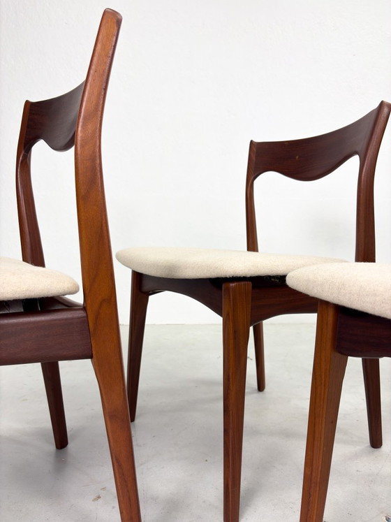 Set Vintage Dining chairs by AwA – Wood (photo 5 of 19)