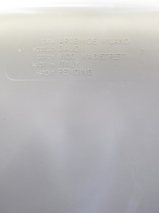Image 1 of ARTEMIDE GAUDI STOEL van Vico Magistretti / CRÈME / PATENT AANGEVRAAGD