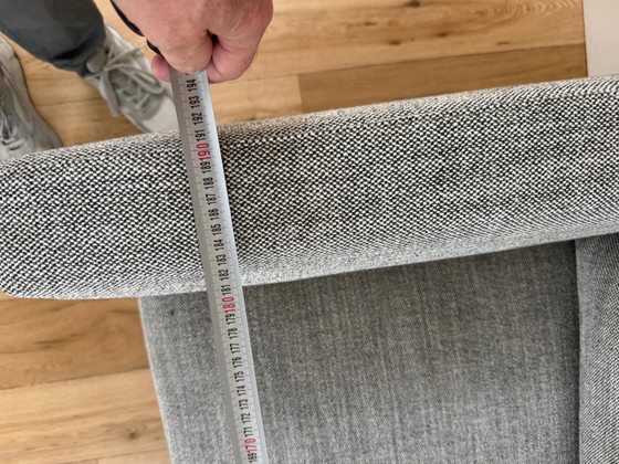 Designbank van EYYE, 2 zitsbanken, Textiel, Grijs (foto 5 van 8)