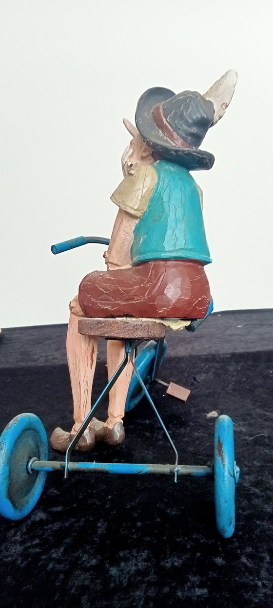 Image 1 of Objet de collection : Statue artisanale de Pinocchio sur un tricycle