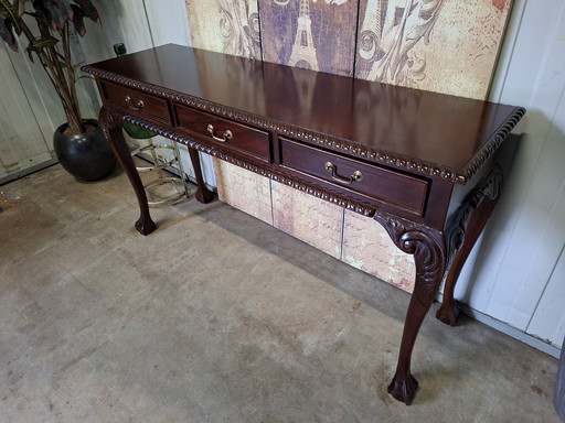 Classic side table, console table, or console with beautiful lion paws. Minor paint damage. Dimensions: 136x41cm and 76cm high.