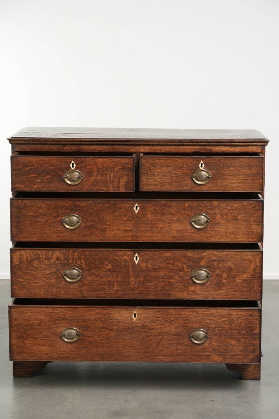 Beautiful Large Colorful English 18th Century Chest of Drawers/Commode with a Beautiful Patina – Wood (photo 3 of 13)