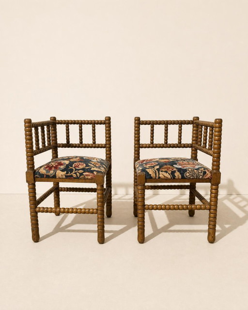 Duo de chaise d'angle en bois tourné Bobines et assise tissu, milieu XXeme