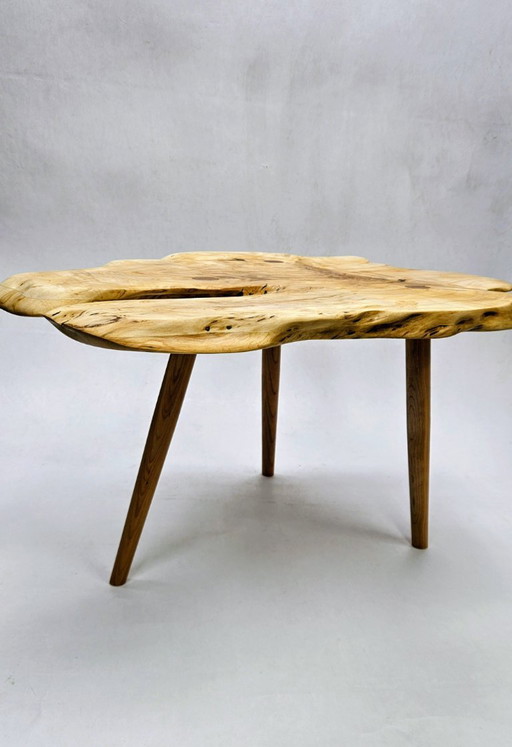 Decorative side table in Cherry