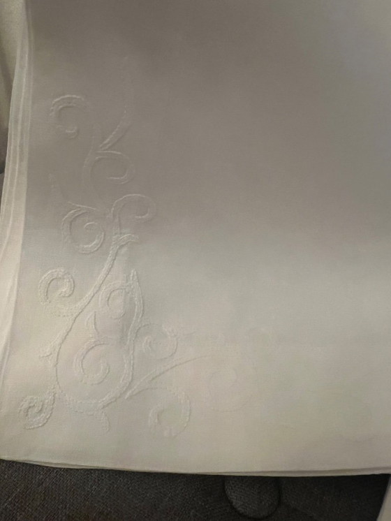 Image 1 of 12 tovaglioli ricamati a mano Eri Textiles