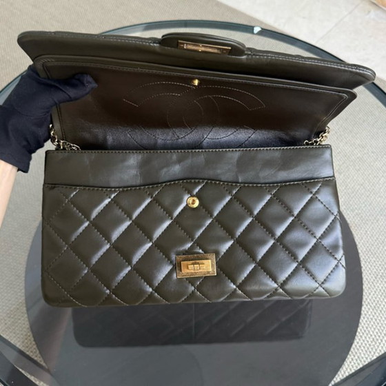 Image 1 of Chanel 2.55 Reissue 226 - Pelle di vitello trapuntata invecchiata, verde militare scuro, hardware dorato, serie 13