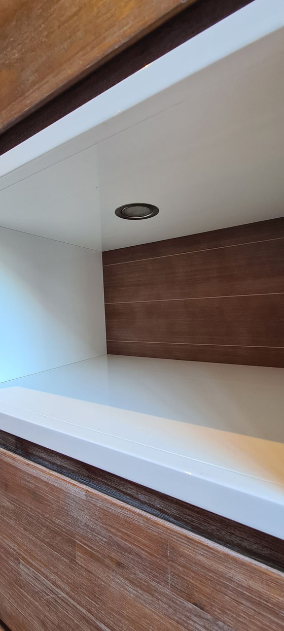 Armadi contenitori Henders en Hazel con due cassetti e illuminazione, Henders & Hazel, MDF, Legno, Marrone (foto 4 di 7)