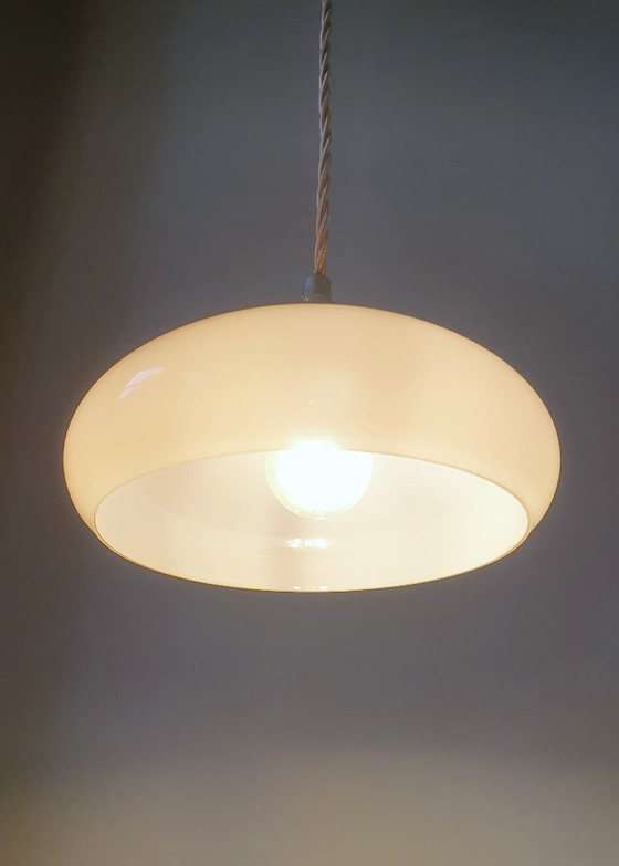 Image 1 of Set van 2 vintage hanglampen van roze pastel opaline glas.