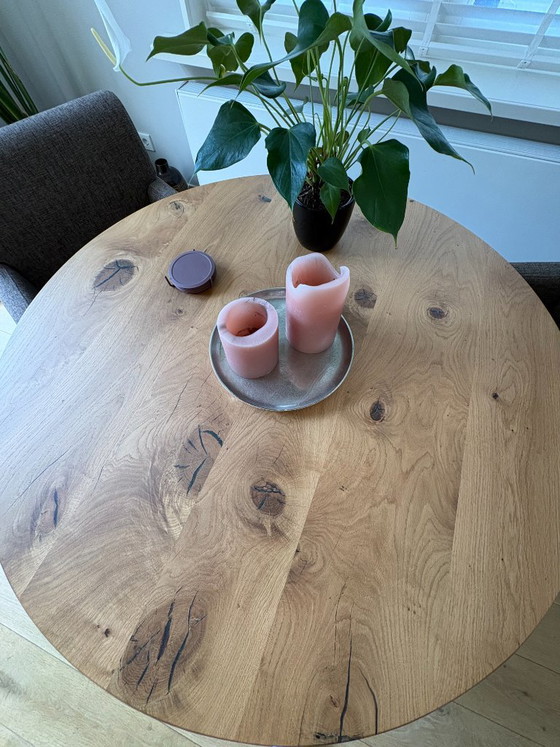 Round, solid oak (dining) table – Ahrend, Dining tables, Wood (photo 2 of 5)