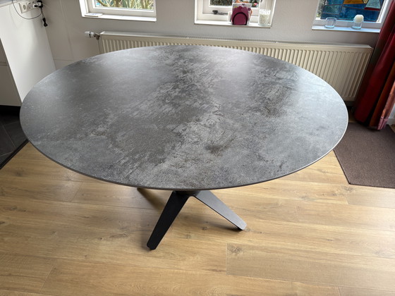 Image 1 of Carve Bert Plantagie dining table round 140 cm
