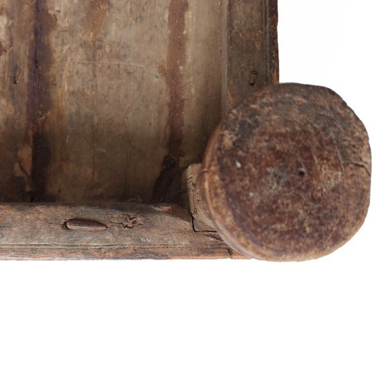 Image 1 of Table rituelle indienne ancienne de type Bajot bois et laiton – Rajasthan ou Gujarat – fin XIXe siècle