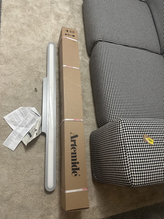 Image 1 of Artemide talo 120cm 2x nieuwe wandlamp