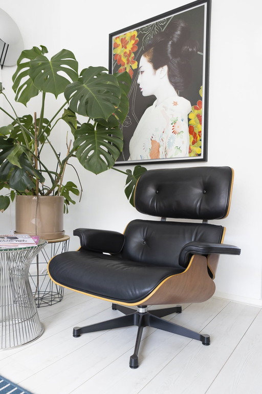 Eames Vitra Lounge chair, perfect condition