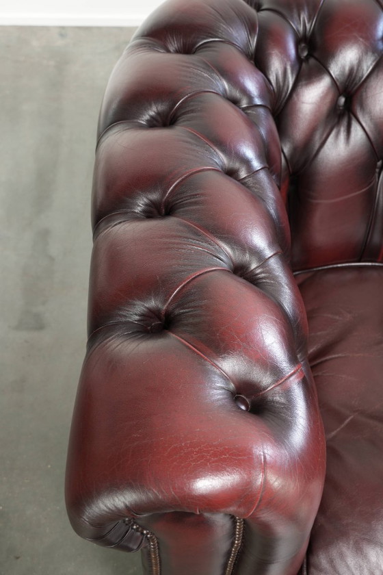 Englischer Chesterfield Club Sessel aus Rindsleder in einer schönen roten Farbe – Leather, Klassiek (photo 7 of 12)