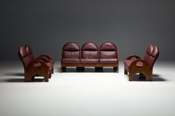 Image 1 of Arcata-Zweisitzer-Sofa von Gae Aulenti aus Walnussholz und burgunderrotem Leder, Italien, 1968