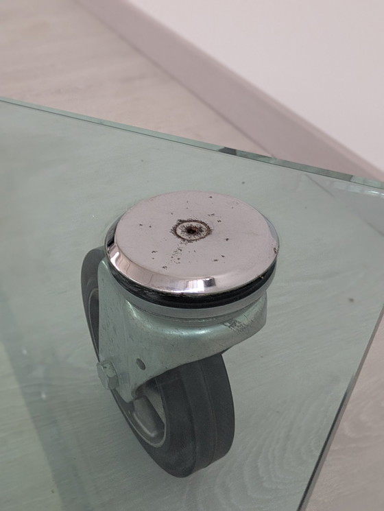 Image 1 of Table basse - Cristal - Table basse en cristal, sur roulettes, dans le style de Gae Aulenti