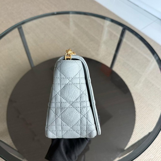 Image 1 of DIOR CARO MEDIUM - PELLE DI VITELLO GRAMMATIZZATA CANNAGE, GRIGIO, FERRAMENTA ORO