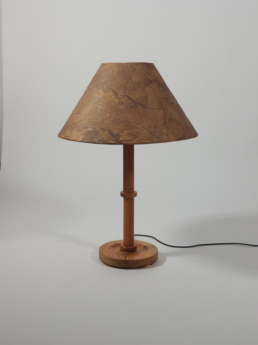 Vintage Kiefernholz Tisch oder Bodenlampe mit Schirm aus echtem Laub 