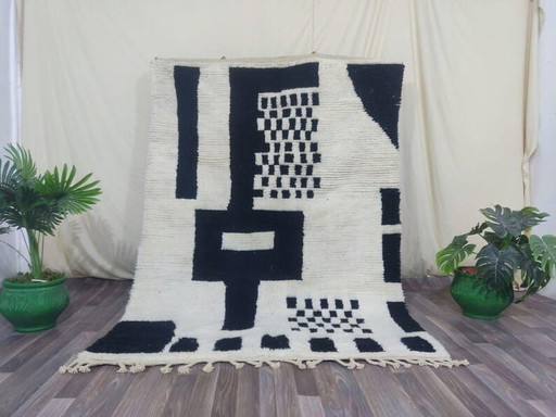 Alfombra bereber hecha a mano en lana tradicional blanca y negra, tamaño 150/250 cm.