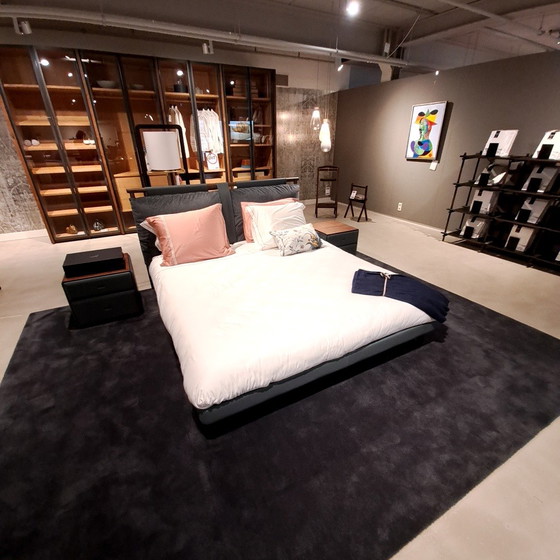 Image 1 of Comodino Poltrona Frau Moondance (set da 2)