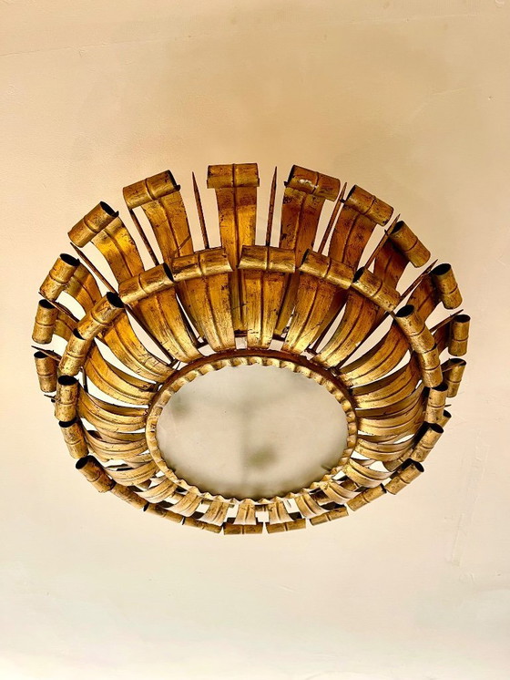 Image 1 of Grote vergulde metalen kroon met origineel glas, 1950