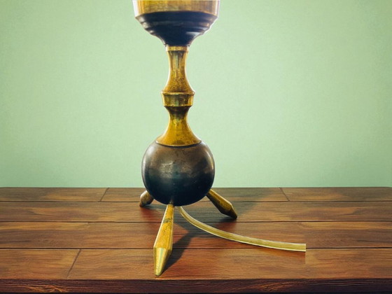 Image 1 of Mid Century Moderne ruimtevaart messing driepoot tafellamp