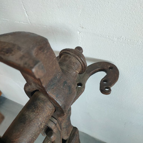 Antique industrial decorative long-tail vice, Decorative Objects, Metal, Brown, Vintage (photo 5 of 12)