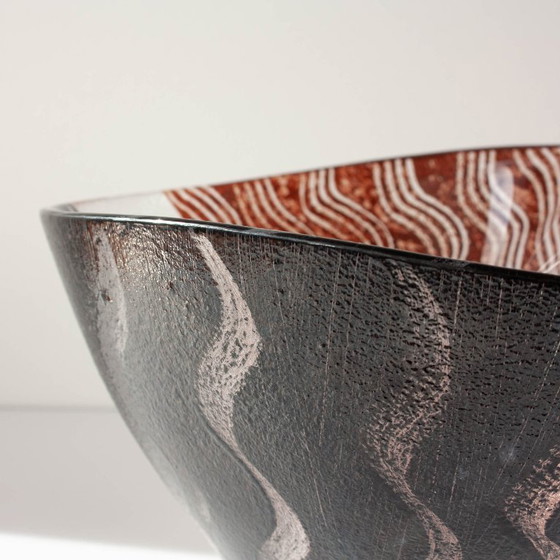 Image 1 of Bol en verre Kosta Boda 'Tonga' par Monica Backström, signé années 1980