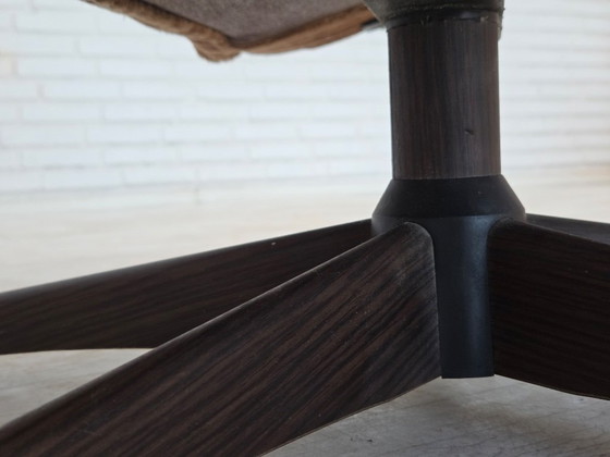 Image 1 of Jaren 70, Deense draaibare fauteuil, bruin corduroy.