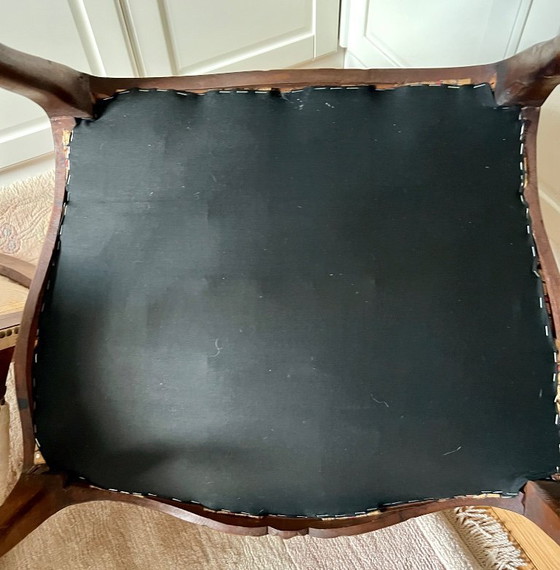 Image 1 of Pareja de sillones estilo Luis, tallados a mano, que necesitan restauración.