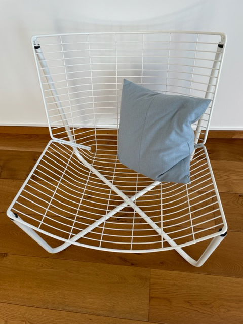 Sedia in filo metallico di Niels Gammelgaard Järpen