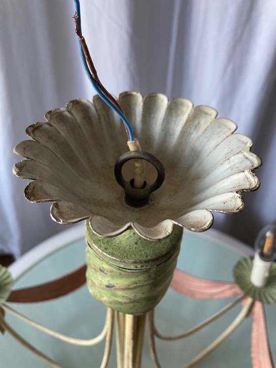 Image 1 of Vintage kroonluchter in romantische stijl met 6 armen, gemaakt van geëmailleerd plaatmetaal, Italië 1950.