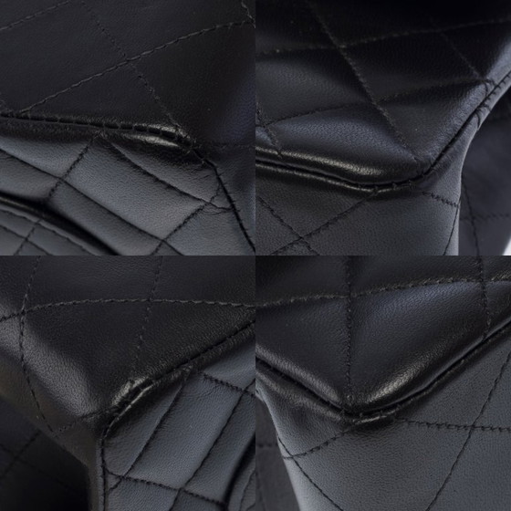 Image 1 of CHANEL Timeless/Classic in schwarzem Leder