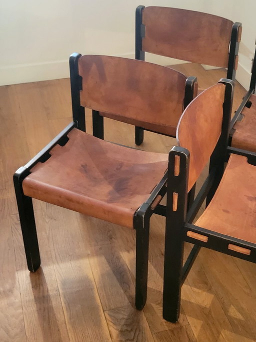 Set of four Brutalist chairs in black beech wood and saddle leather, Netherlands 1970 – eetkamerstoelen (photo 2 of 12)
