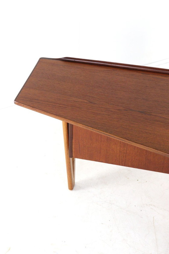 Image 1 of Peter Løvig Nielsen voor Hedensted Møbelfabrik boomerang bureau vintage 
