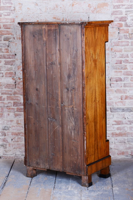 Restored Biedermeier Display Cabinet, Walnut, Glass, 1820s, Austria – Iron (photo 12 of 19)
