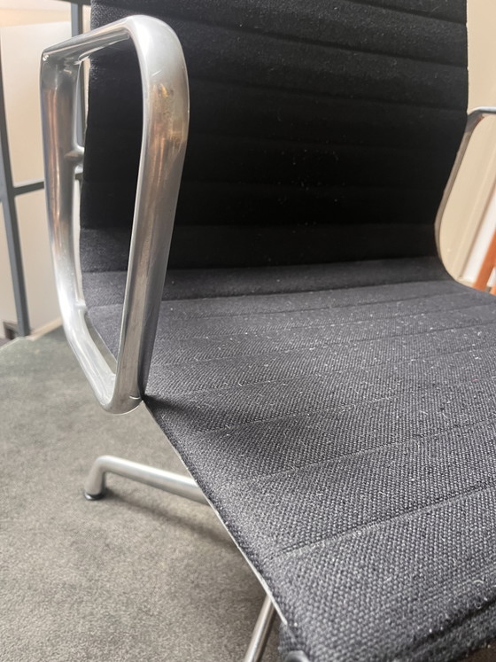 Original Vitra Eames 107 - 1999 – Sillas de oficina, Aluminium, Textile (photo 2 of 5)