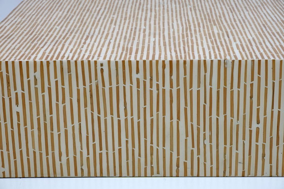 Image 1 of Moderner italienischer Couchtisch aus Harz und Bambus