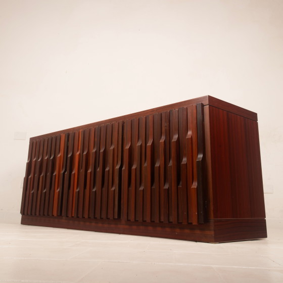 Luciano Frigerio Brutalist Padouk Hout Gaetano Dressoir voor Frigerio di Desio – Brass (photo 11 of 24)