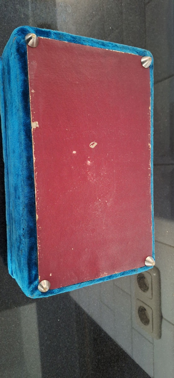 Image 1 of Antieke set van wassen handen met oud fluwelen doosje