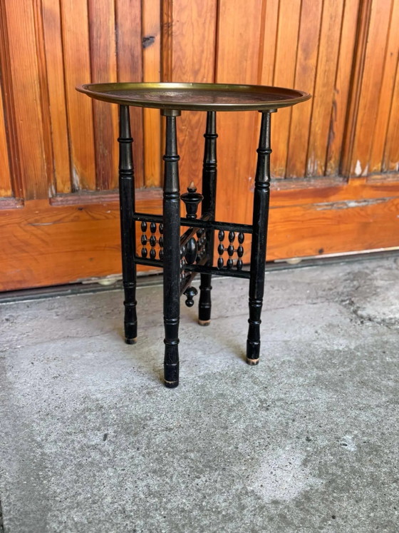 Tavolo Pieghevole Marocchino con Piano in Ottone Inciso – Tavoli da pranzo, Legno (photo 2 of 7)