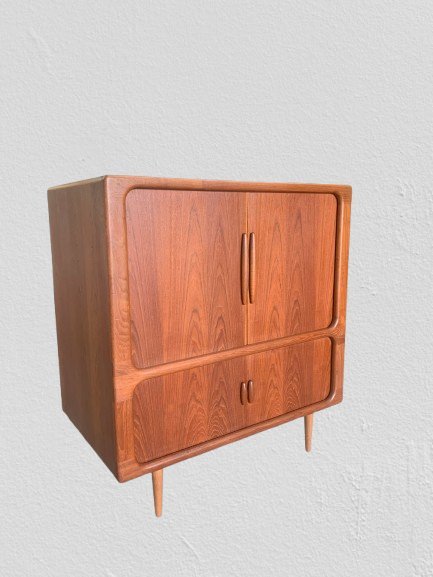 Image 1 of Aparador alto Dyrlund