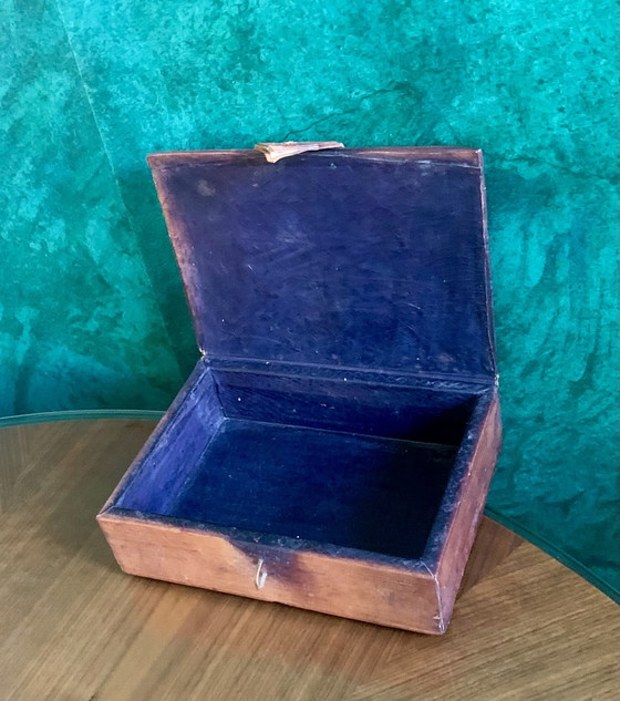Eccezionale cofanetto antico in cuoio sbalzato, Africa Occidentale — Inizio XX secolo – Oggetti decorativi (photo 13 of 18)